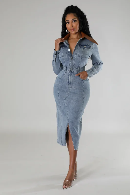 Final Clearance fitted dressMiss The Moment Dress
