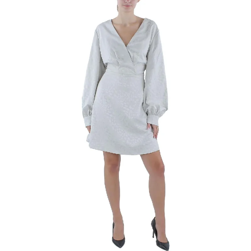 Don’t Miss Out A-line dressGuess Womens Animal Print V Neck Midi Dress