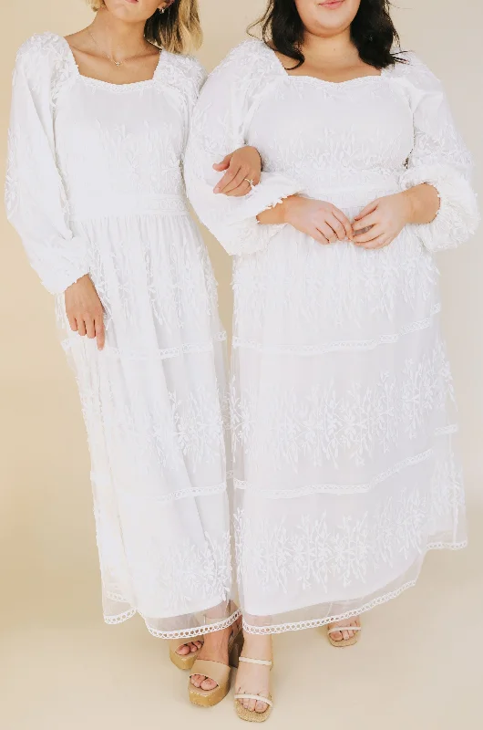 Super Bargain chic shift dressEXCLUSIVE - The White: Evelyn