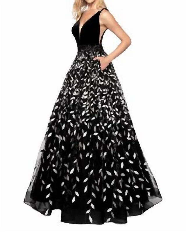 Discount Mania long-sleeve floral dressVelvet Floral Gown In Black